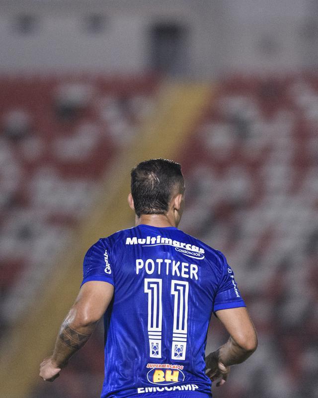 Imagens do jogo entre Botafogo-SP e Cruzeiro, no estádio Santa Cruz, em Ribeirão Preto, pela 20ª rodada da Série B