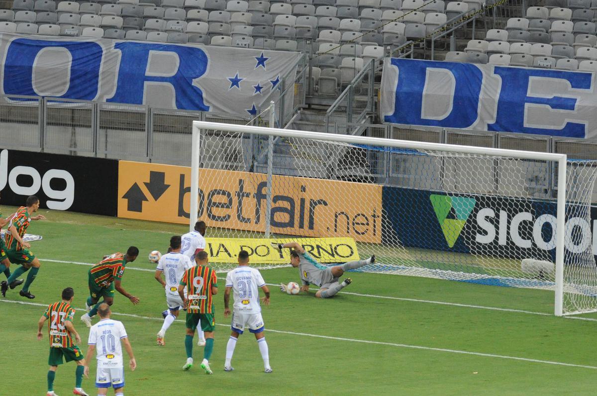 Fotos do duelo entre Cruzeiro e Sampaio Corra, no Mineiro, pela 14 rodada da Srie B do Campeonato Brasileiro