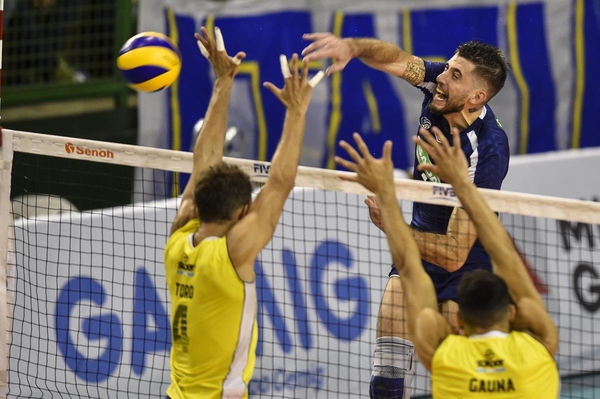 Cruzeiro e UPCN Bolvar Voley fizeram a final do Campeonato Sul-Americano de Clubes de Vlei, no Ginsio do Riacho, em Contagem