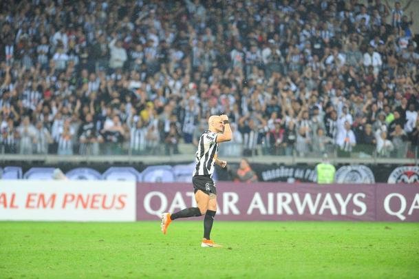 Atltico perdeu por 4 a 3 para o Coln nos pnaltis e foi eliminado da Copa Sul-Americana. Goleiro argentino Burin defendeu penalidades de Rver e Cazares