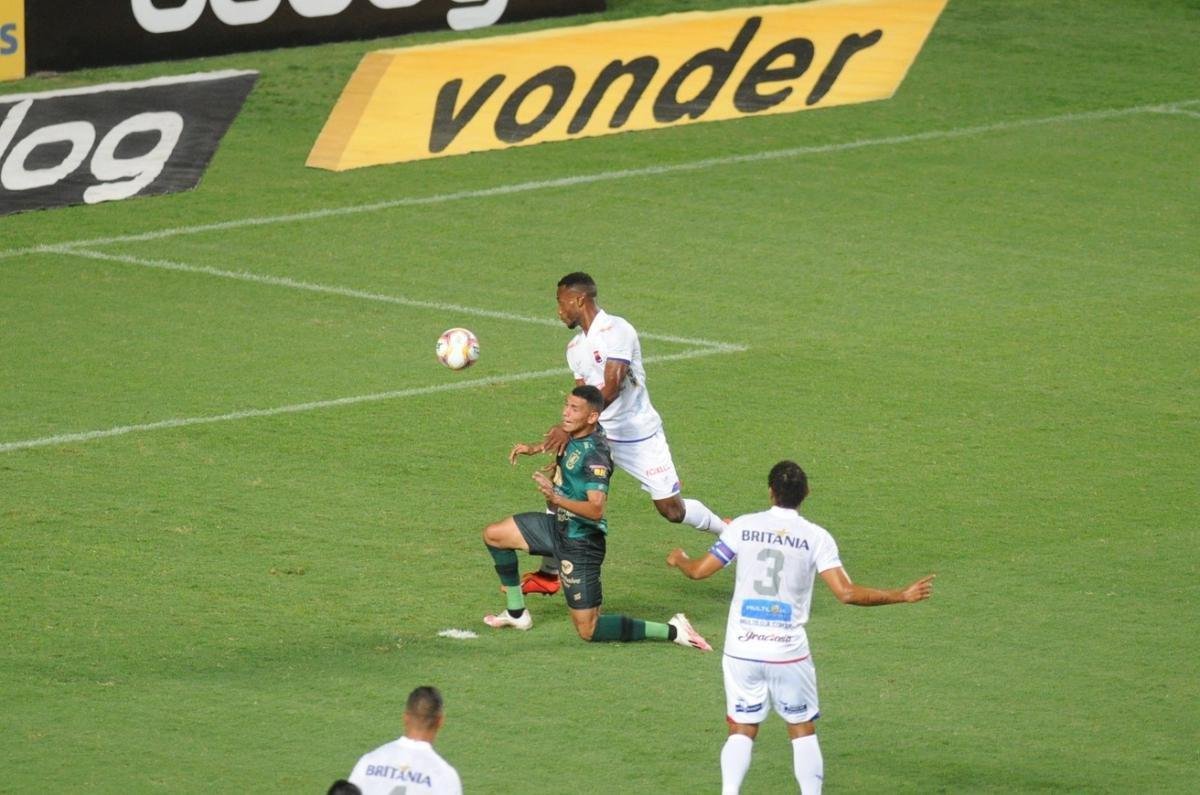 América x Paraná: veja fotos do jogo no Independência