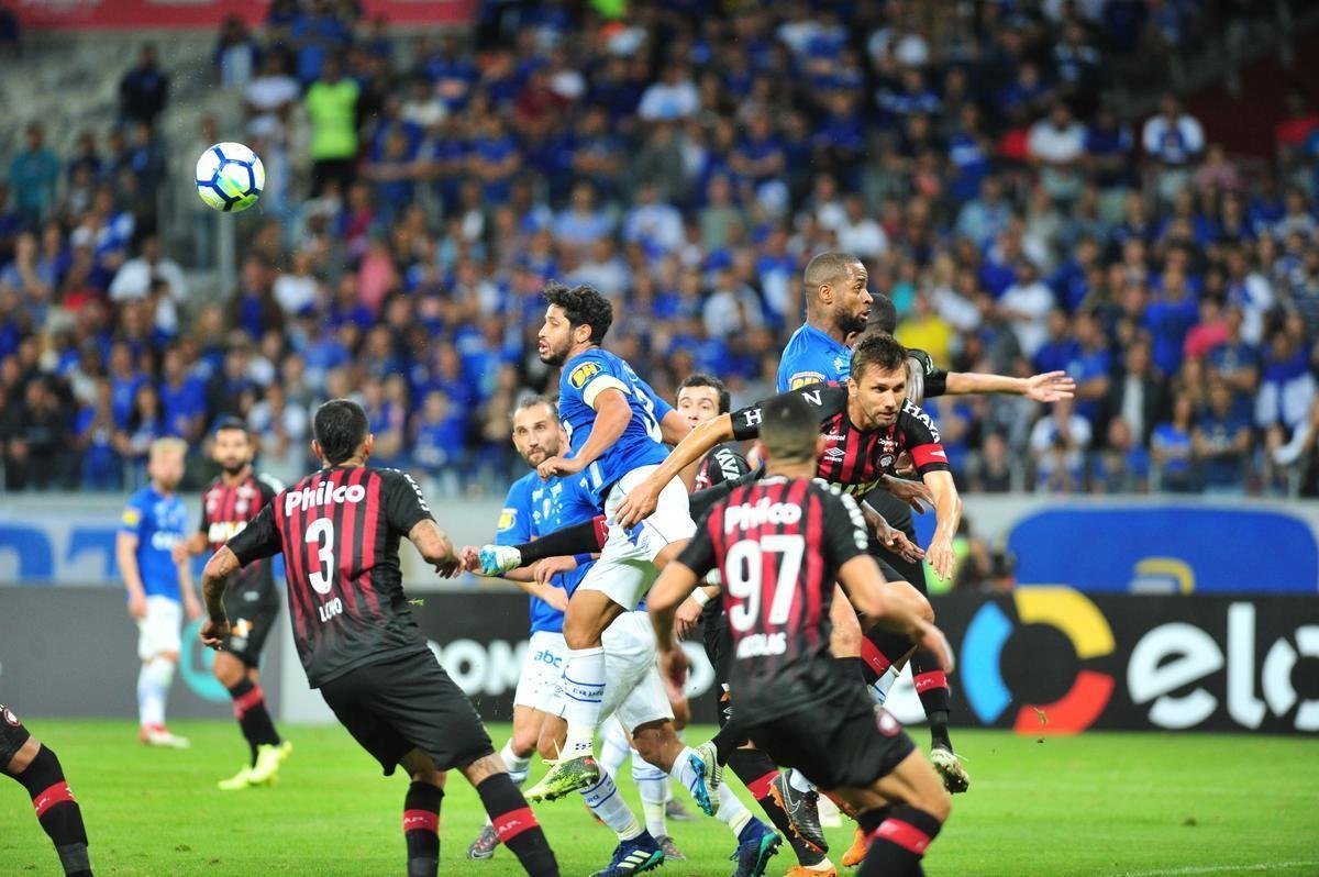 Cruzeiro fez o dever de casa e venceu o Furaco por 2 a 1