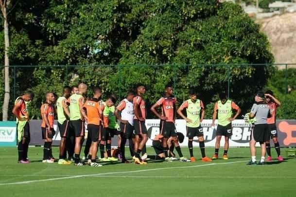Jogadores se reapresentaram aps o empate contra o Flamengo, no Mineiro