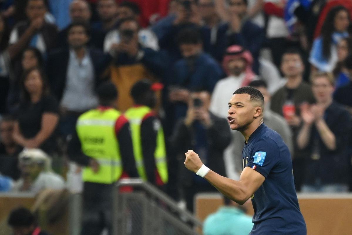 Mbapp marca o seu segundo gol e empata para a Frana diante da Argentina na final da Copa do Mundo, no Estdio Icnico de Lusail, no Catar