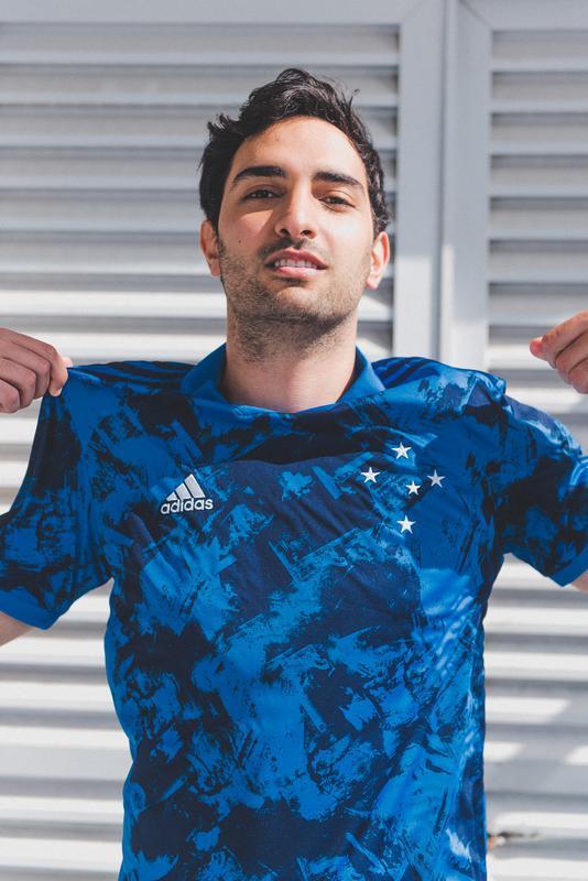 Fotos da nova camisa 3 do Cruzeiro, produzida pela Adidas