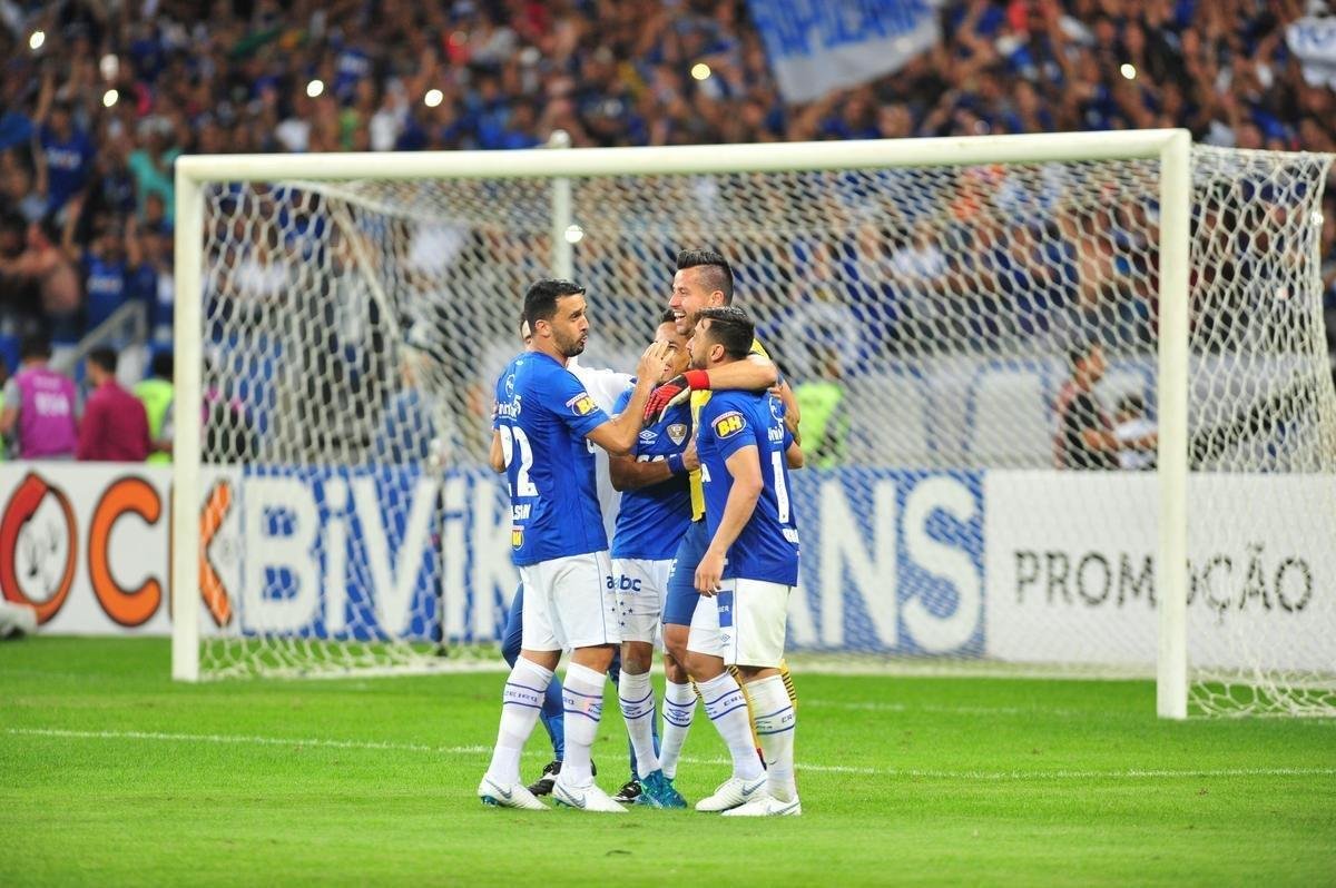 Fbio foi decisivo nos pnaltis, fez trs defesas e colocou o Cruzeiro nas semifinais da Copa do Brasil