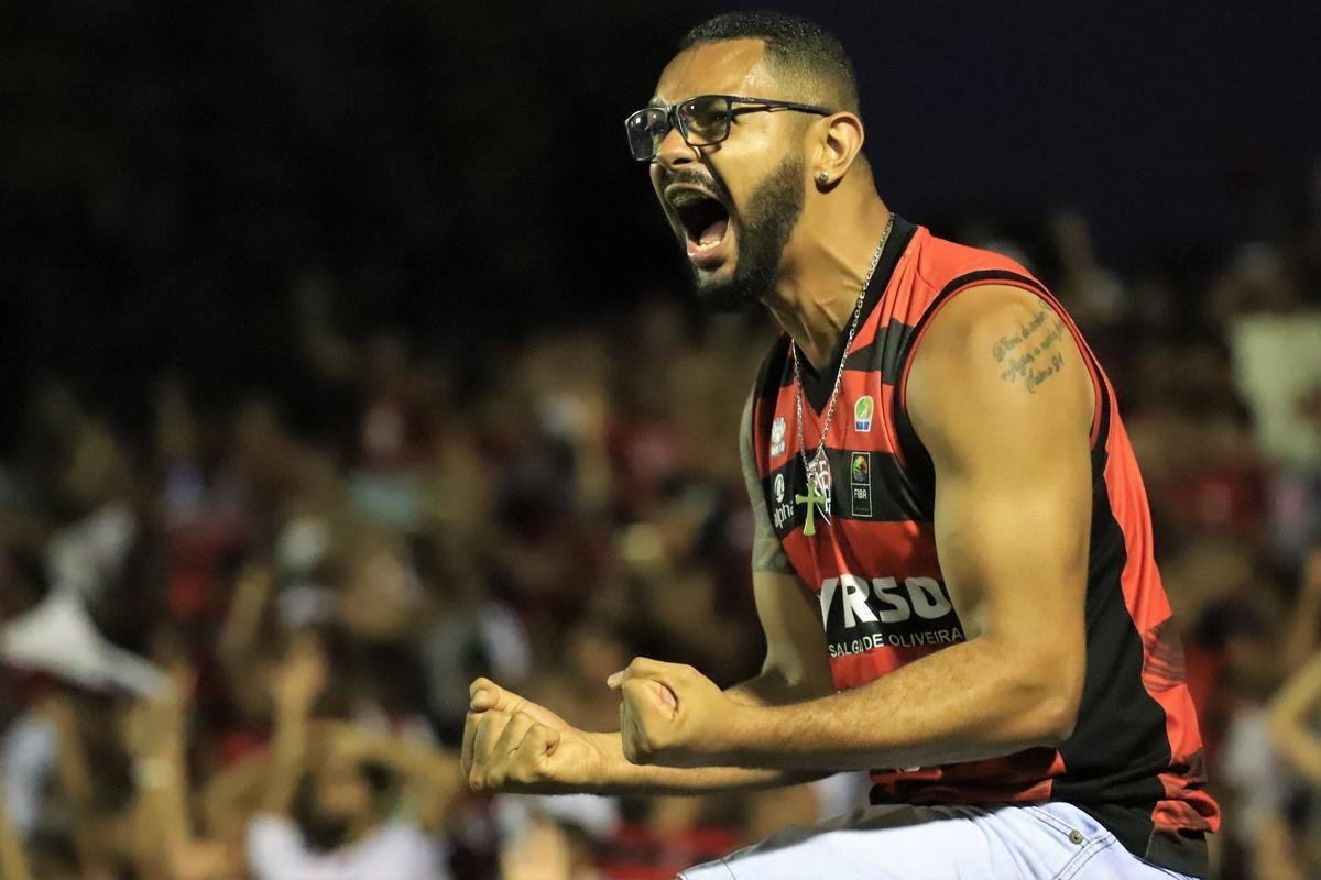 Vitória derrotou Atlético por 1 a 0, no Barradão, com gol de Léo Ceará