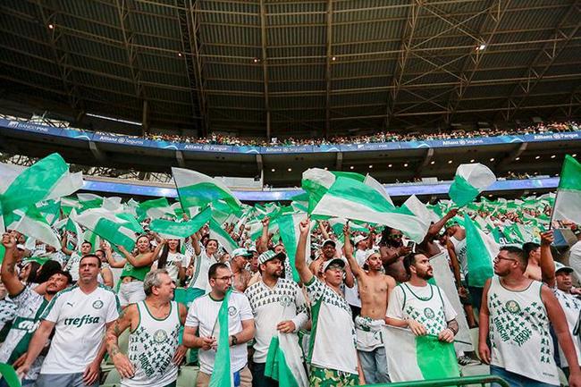 4º - PALMEIRAS (crescimento de 199,95%); média de 11.983 torcedores em 2012 / média de 35.943 torcedores em 2022