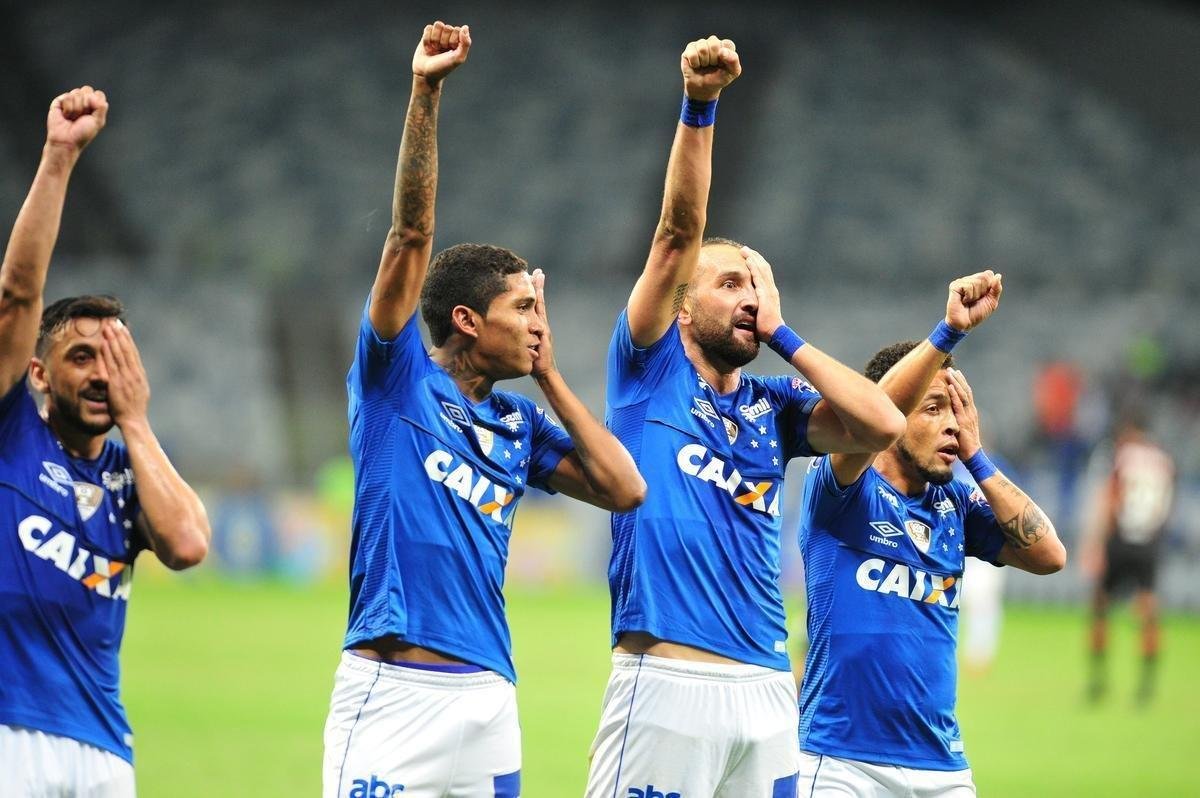 Cruzeiro fez o dever de casa e venceu o Furaco por 2 a 1