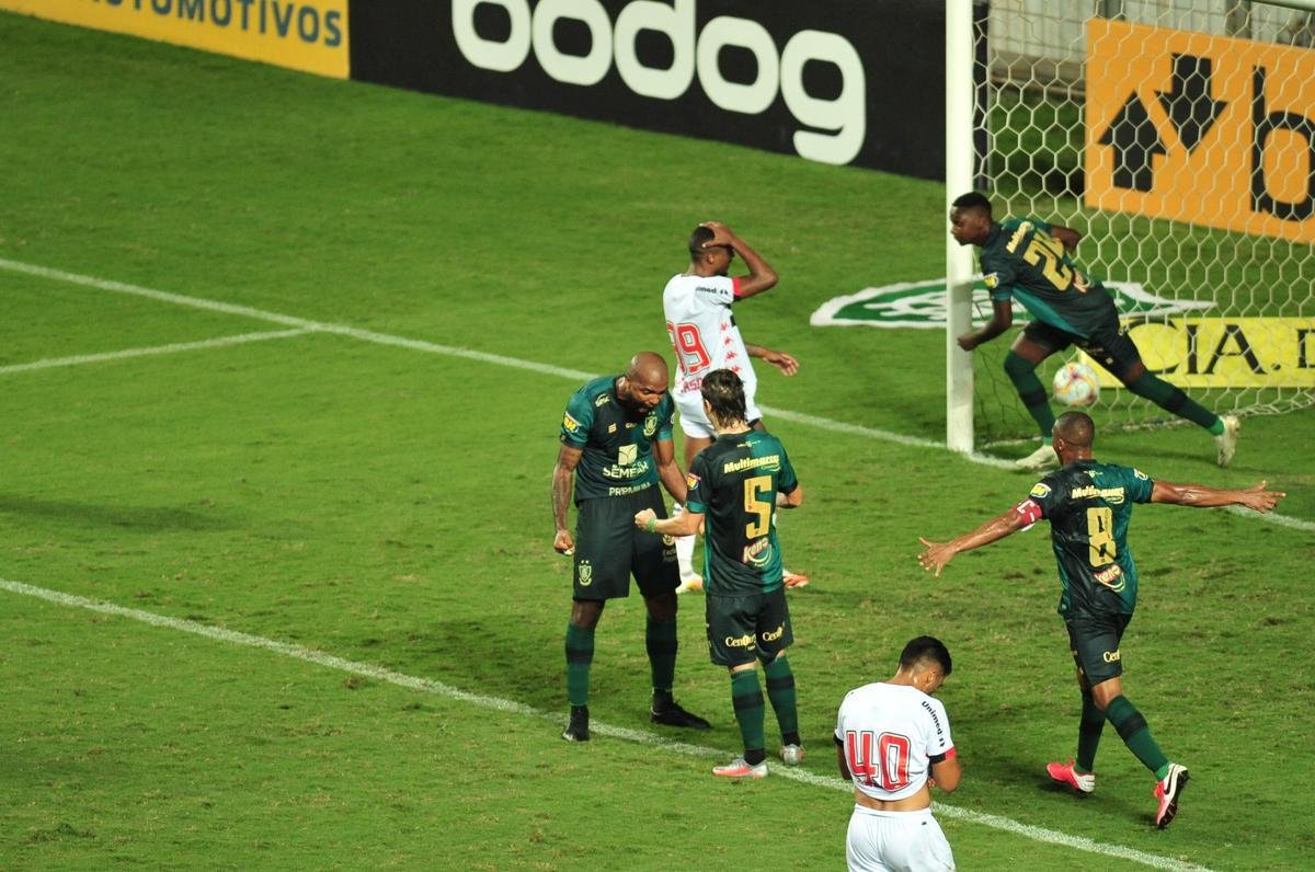 Amrica e Botafogo-SP se enfrentaram no Independncia, pela 35 rodada da Srie B