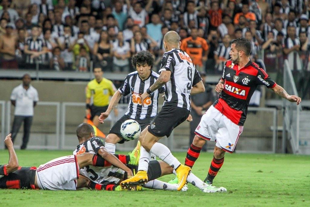Atlético 4 x 1 Flamengo - Copa do Brasil de 2014 - O Galo precisava reverter a vantagem de dois gols obtida pelo Flamengo no primeiro jogo. O rubro-negro ainda abriu o placar no Mineirão, com Everton. Ainda no primeiro tempo, Carlos empatou. Na etapa final, o Atlético buscou o que parecia impossível e virou o jogo para 4 a 1 para garantir a vaga na decisão e, consequentemente, o título. Maicosuel, Dátolo e Luan balançaram as redes do time carioca.