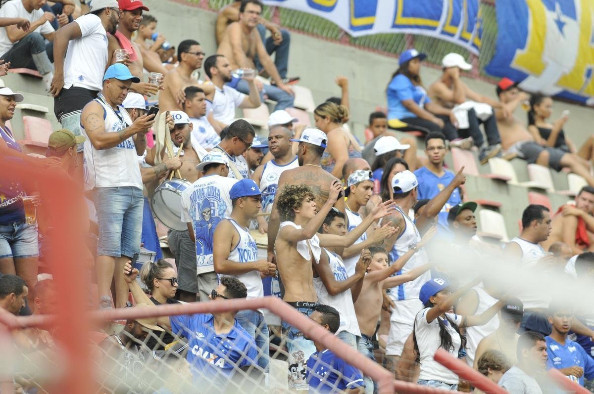 Fotos do duelo entre Villa Nova e Cruzeiro, neste domingo