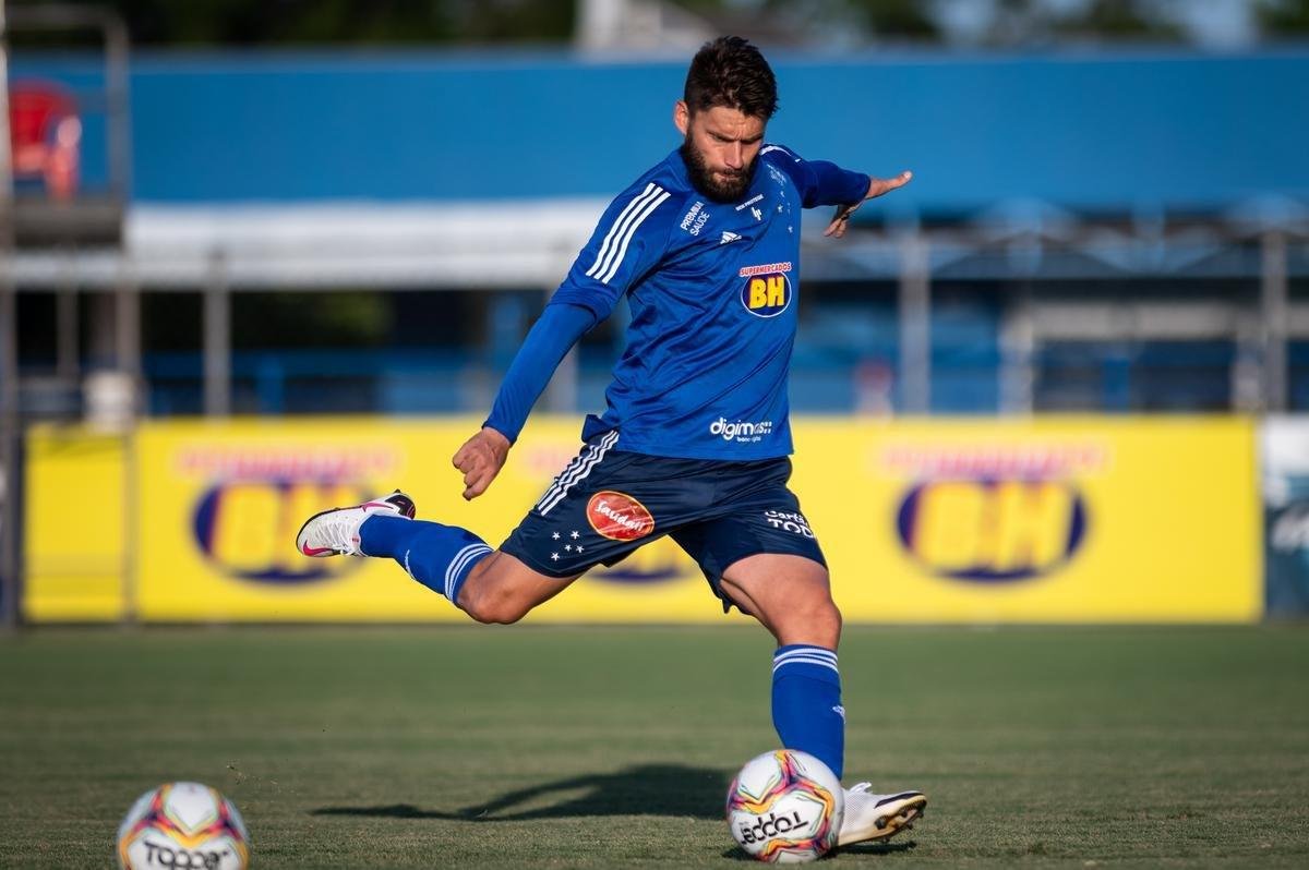 Imagens do treino do Cruzeiro desta segunda-feira na Toca da Raposa II