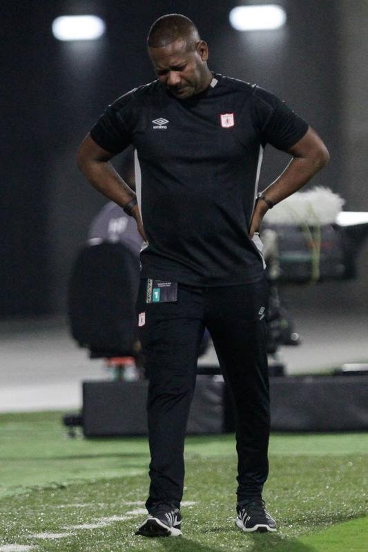 Jogo entre Amrica de Cli e Atltico, em Barranquilla, pela Copa Libertadores, teve diversas paralisaes devido aos efeitos do gs de pimenta nos atletas. Protestos do lado de fora do estdio, contra o governo, tiveram consequncias no gramado. 