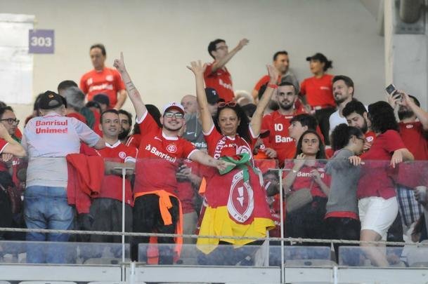 Fotos da torcida colorada, no Mineiro, na partida contra o Cruzeiro pela semifinal da Copa do Brasil