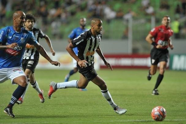 Veja fotos do jogo Atltico x URT