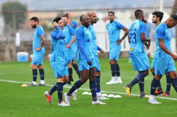 Cruzeiro iniciou preparao para clssico contra o Atltico com reservas em campo na Toca da Raposa II