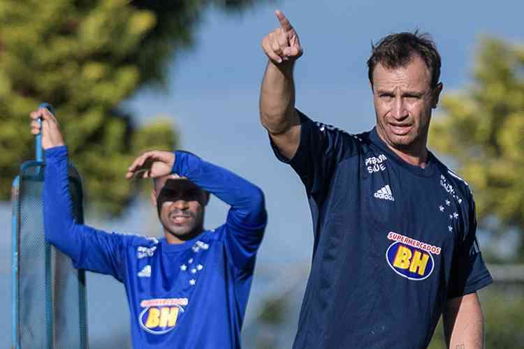 Cruzeiro x Pouso Alegre: as prováveis escalações para jogo pelo Mineiro -  Superesportes