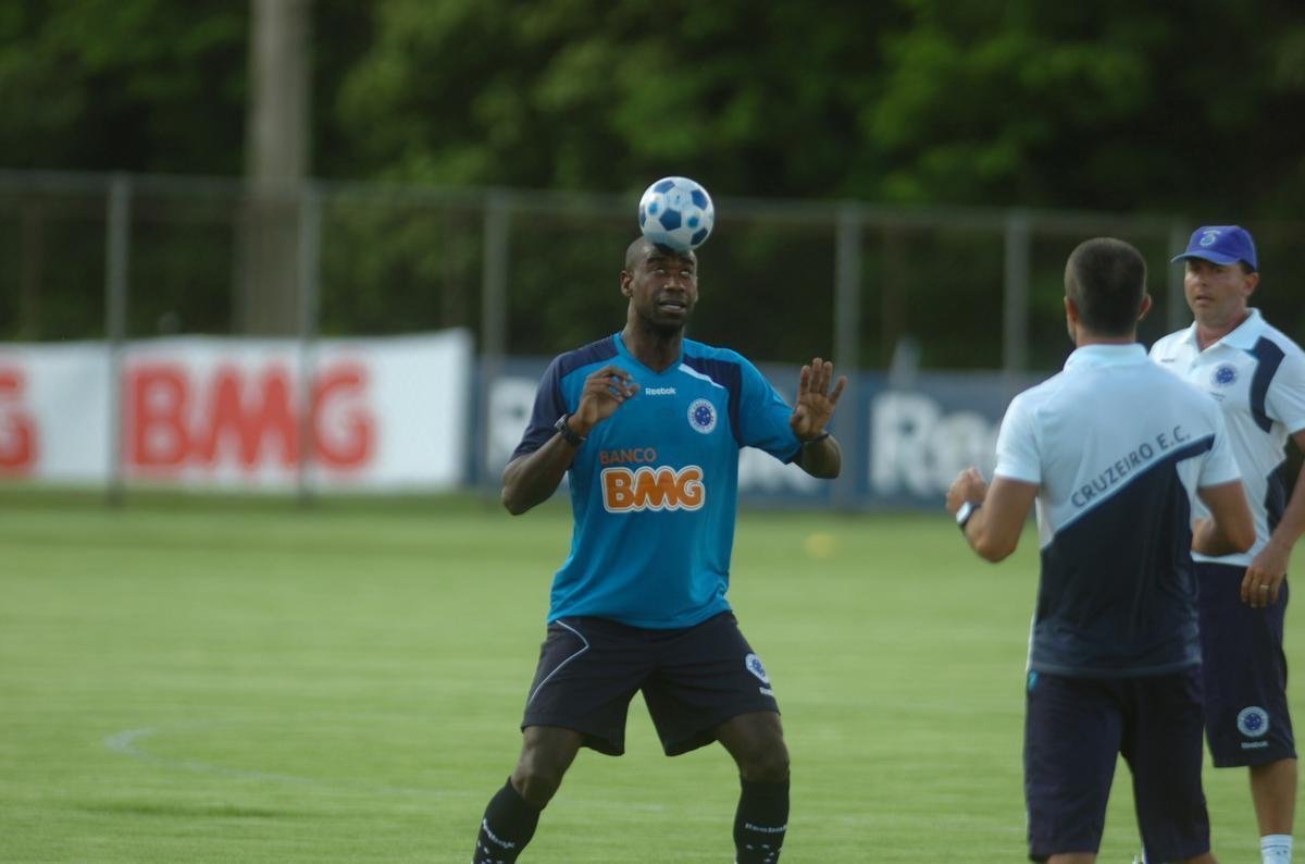 Rudnei (volante) - contratado ao Cear, fez apenas sete jogos pelo Cruzeiro e marcou um gol. Com a sada do tcnico Vagner Mancini, acabou perdendo espao e se transferiu em junho de 2012 para o Alania Vladikavkaz, da Rssia.