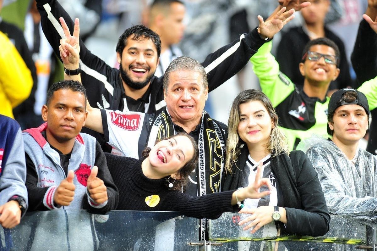 Fotos das torcidas de Atltico e Coln, no Mineiro, na semifinal da Copa Sul-Americana