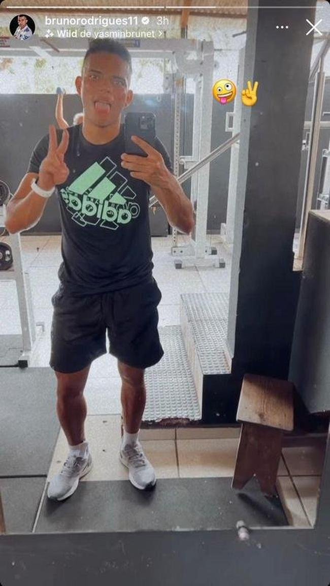 Bruno Rodrigues mant�m a forma f�sica nas f�rias com treinos na academia