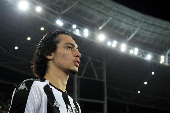 14 - Matheus Nascimento (atacante do Botafogo) - 18 anos - multa de 50 milhes de euros - em negociao para renovao com o Botafogo, deve ter multa ainda maior