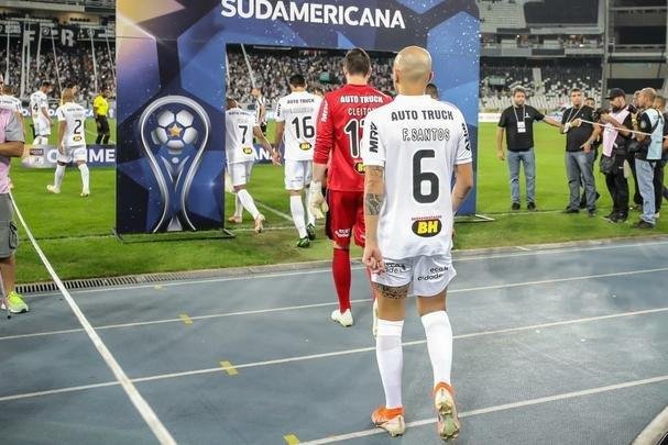 Fotos do duelo entre Botafogo e Atltico, no Estdio Nilton Santos, no Rio, pela ida das oitavas de final da Copa Sul-Americana