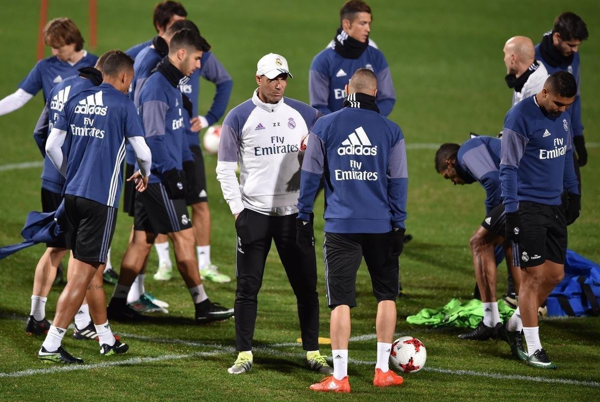 Veja imagens de Zidane como tcnico do Real Madrid