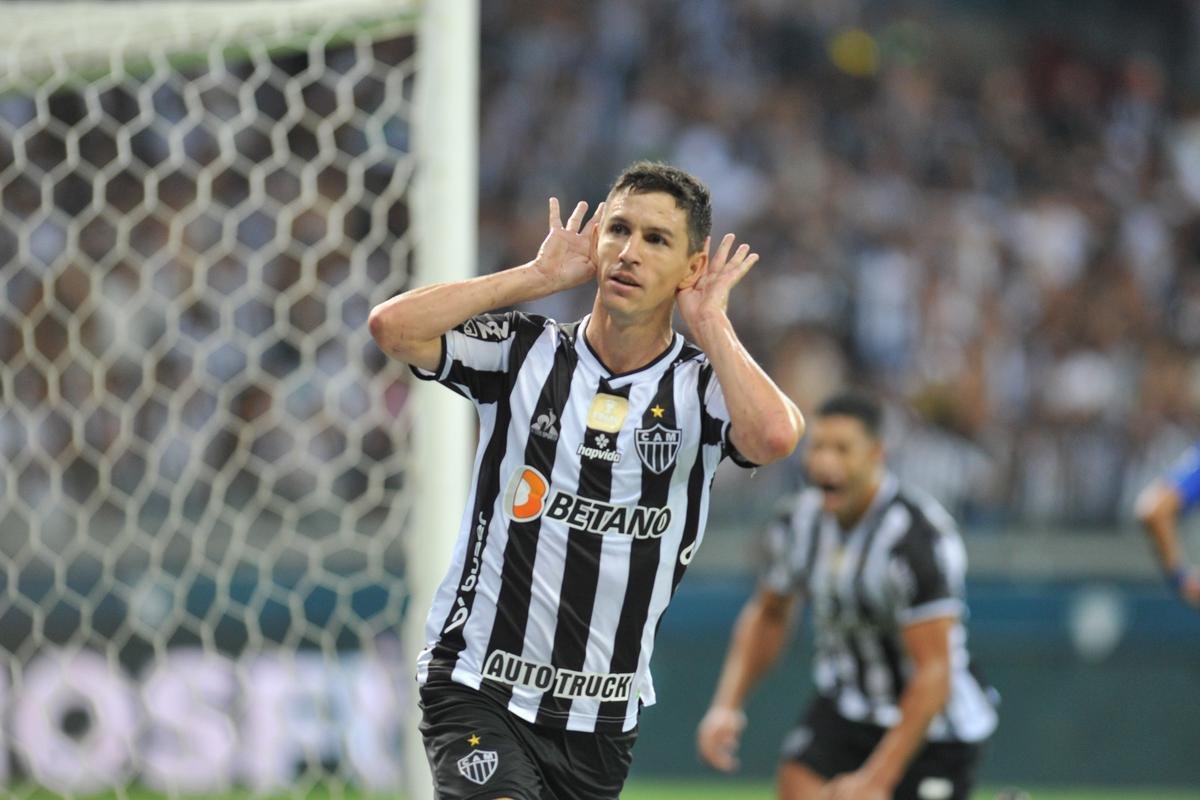 Galo venceu Cruzeiro com gols de Hulk (2) e Nacho. Edu descontou para a Raposa