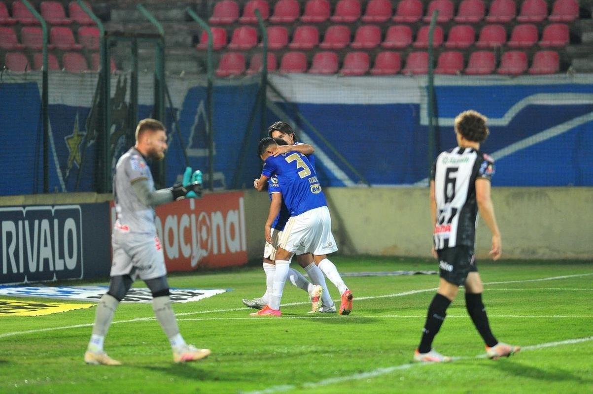 Imagens de Cruzeiro x Operrio, na Arena do Jacar, em Sete Lagoas, pela 24 rodada da Srie B