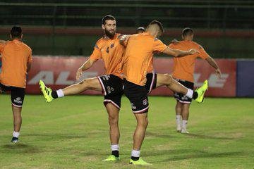 Confiança e Santa Cruz jogam em Feira de Santana na noite deste sábado. Partida vale uma vaga na semifinal da Copa do Nordeste
