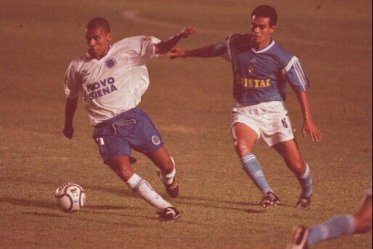 2001 - Sporting Cristal-PER 0 x 1 Cruzeiro, pela fase de grupos (Alessandro)