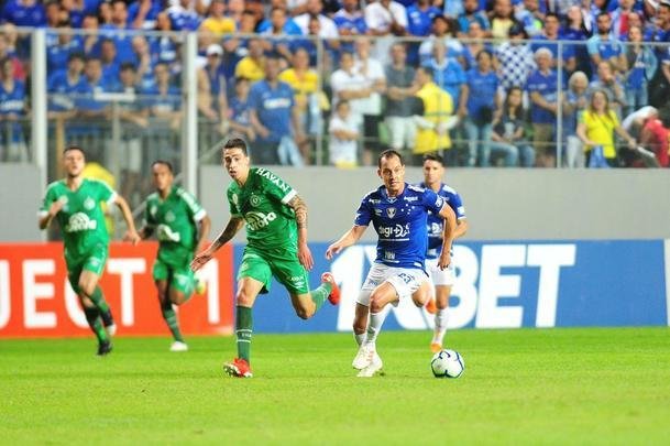 Com apoio da torcida, Cruzeiro recebeu a Chapecoense no Independncia 