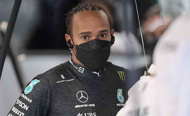 Mesmo punido, Lewis Hamilton mostrou recuperao e fechou a Sprint Race em quinto lugar