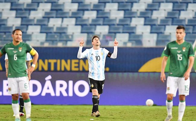 Messi marcou duas vezes, deu assistências e teve grande exibição na Arena Pantanal