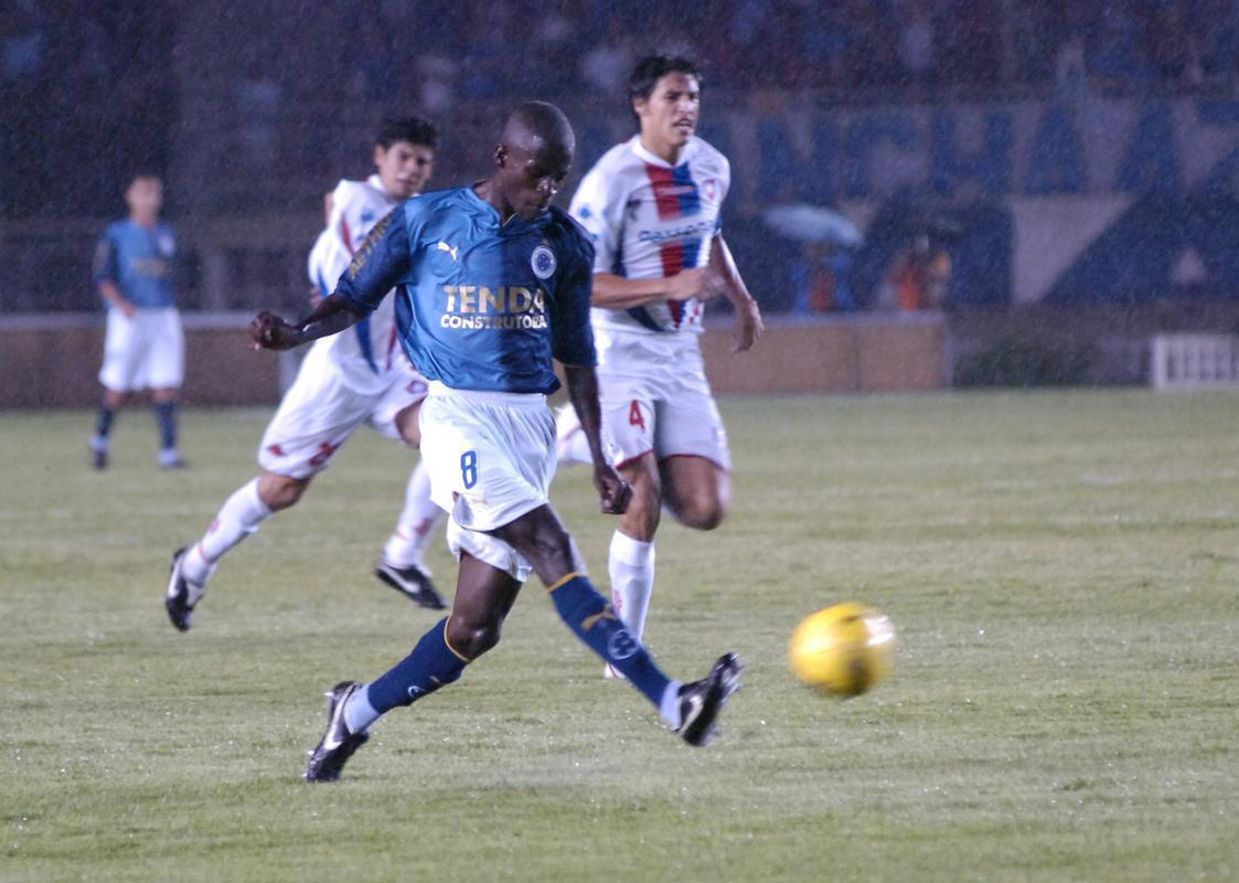 2008 - Cruzeiro 3 x 1 Cerro Porteo-PAR, pela primeira fase (Ramires, duas vezes, e Marcelo Moreno)