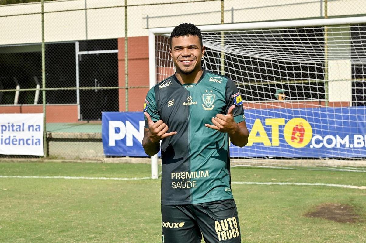 Yan Sasse (meio-campista): contrato at 31/05/2022