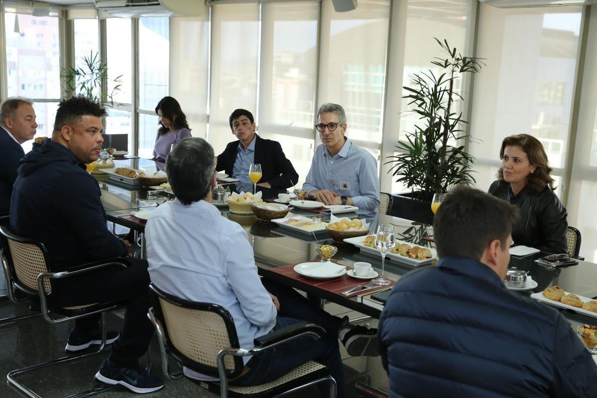 Encontro de Ronaldo, s�cio majorit�rio da SAF do Cruzeiro, com o governador de Minas, Romeu Zema, na sede do Banco BDMG, em Belo Horizonte