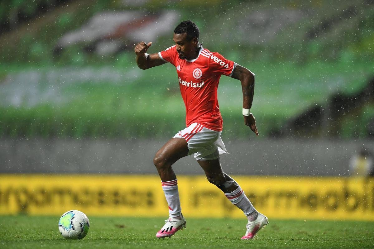 Fotos do jogo entre Amrica e Internacional, no Independncia, em Belo Horizonte, pelas quartas de final da Copa do Brasil
