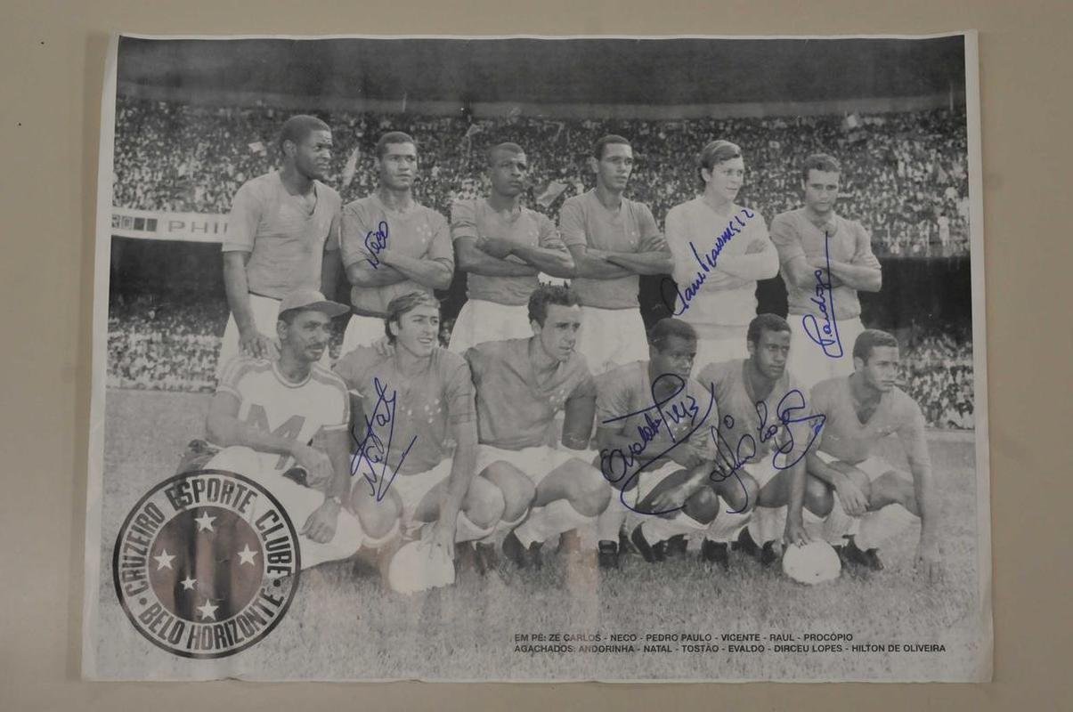Time do Cruzeiro campeo da Taa Brasil de 1966 sobre o Santos, de Pel, em 1966. Na foto, Tosto est agachado, ao centro.