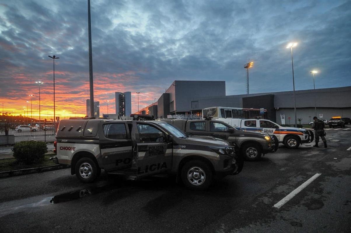 Atletas chegaram  capital mineira na manh desta quinta-feira (16)