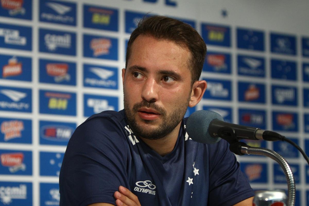 #6 Everton Ribeiro [Al Ahli-EAU] - R$ 45,9 milhes (15 milhes de euros) (jan/2015) // R$ 62 milhes (2020) - Cruzeiro recebeu 60% dos direitos econmicos