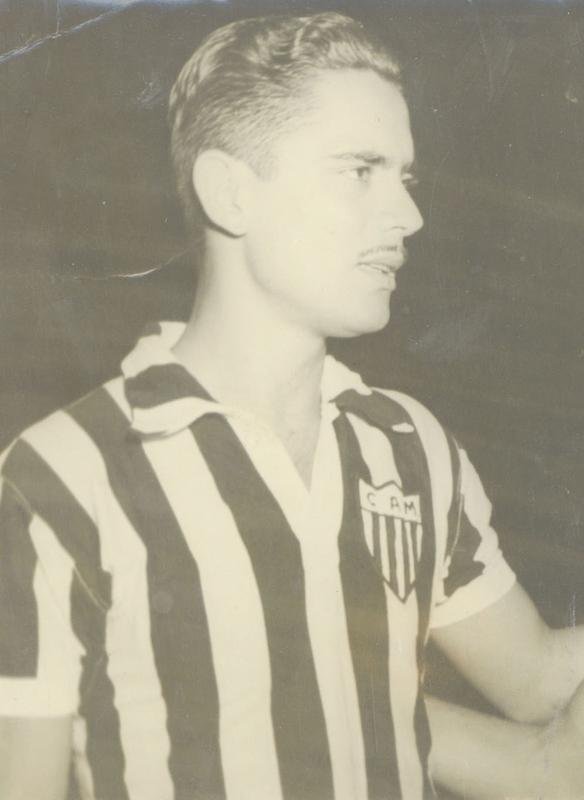 Z do Monte - 320 jogos - Foi um dos principais jogadores do Atltico. Atuou nas dcadas de 40 e 50 com a camisa do clube. Clssico e raudo, Z do Monte s entrava em campo com um galo debaixo do brao. Ele marcou 25 gols com a camisa do Galo e participou da conquista do ttulo do gelo