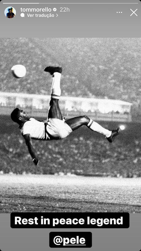 Guitarrista Tom Morello, conhecido por seu trabalho na banda de metal Rage Against the Machine e tambm na extinta Audioslave, publicou: 'Descanse em paz, lenda.'