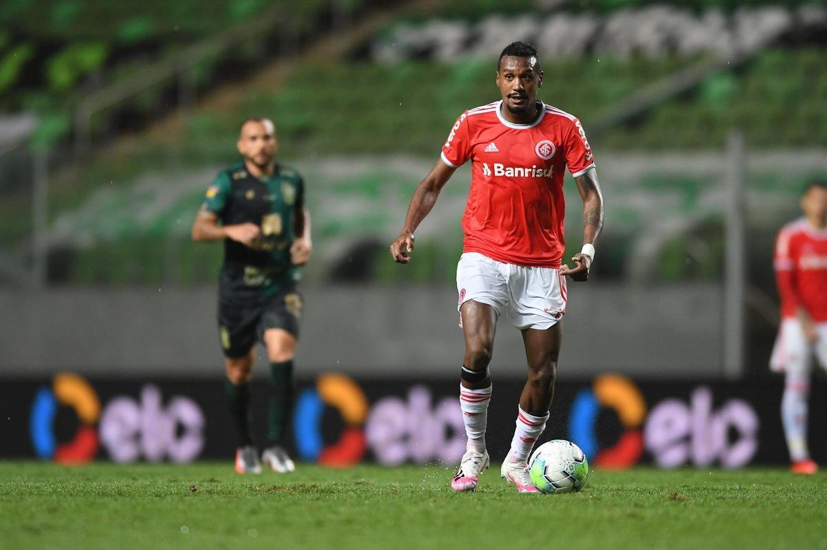 Fotos do jogo entre Amrica e Internacional, no Independncia, em Belo Horizonte, pelas quartas de final da Copa do Brasil