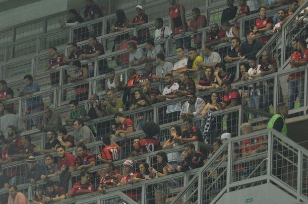 Torcedores de Atltico e Flamengo compareceram ao Horto nesta noite de sbado para assistir ao confronto entre os tradicionais rivais