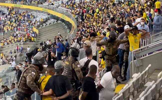 Integrantes da Galoucura iniciaram briga durante jogo do Brasil no Mineiro
