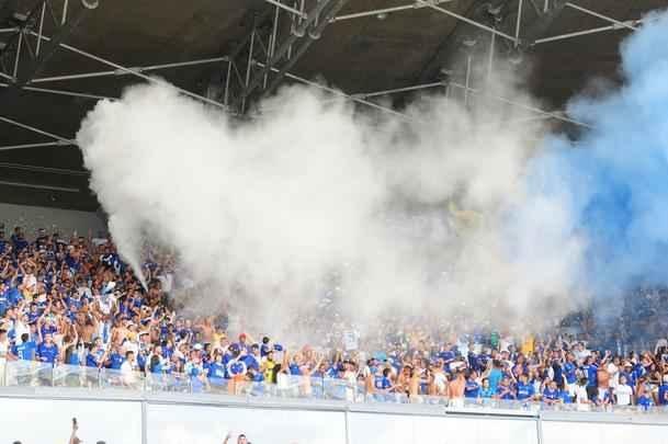 Imagens da torcida do Cruzeiro no clssico contra o Atltico, no Mineiro