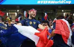 Imagens dos torcedores no jogo entre Frana e Austrlia, pelo Grupo D da Copa do Mundo