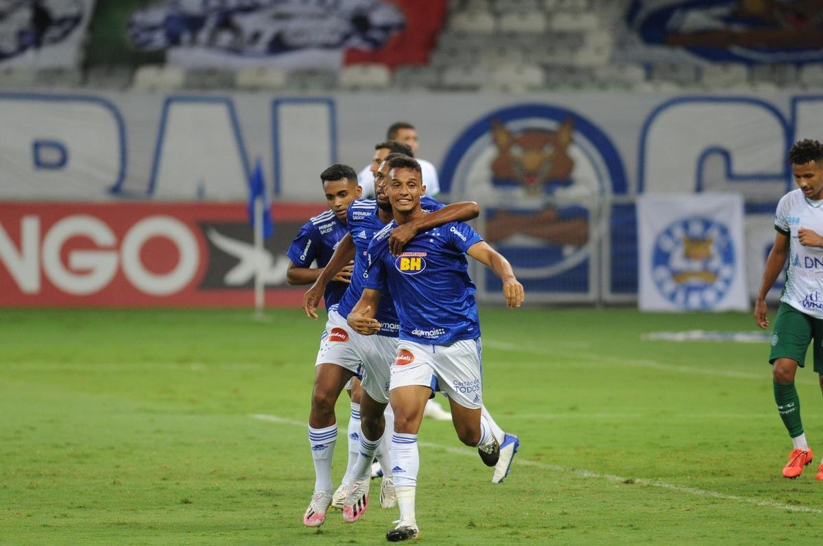 Welinton empatou para o Cruzeiro, que jogou boa parte do segundo tempo com um jogador a menos devido  expulso de Pottker. Final no Mineiro: 3 a 3